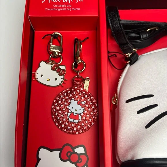 Hello Kitty 3 pieces gift set crossbody bags with 2 bag charms with Original Box - Picture 4 of 8
